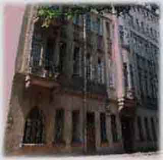  Дом 4, в ту пору переулок Декабристов, в просторечии — перДек; теперь: Офицерский переулок. Снимок СБ, 1994. 