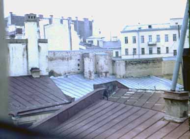 Такой вот вид из окна нашей коммуналки по адресу улица Воинова 7 квартира 20. 1978 год 